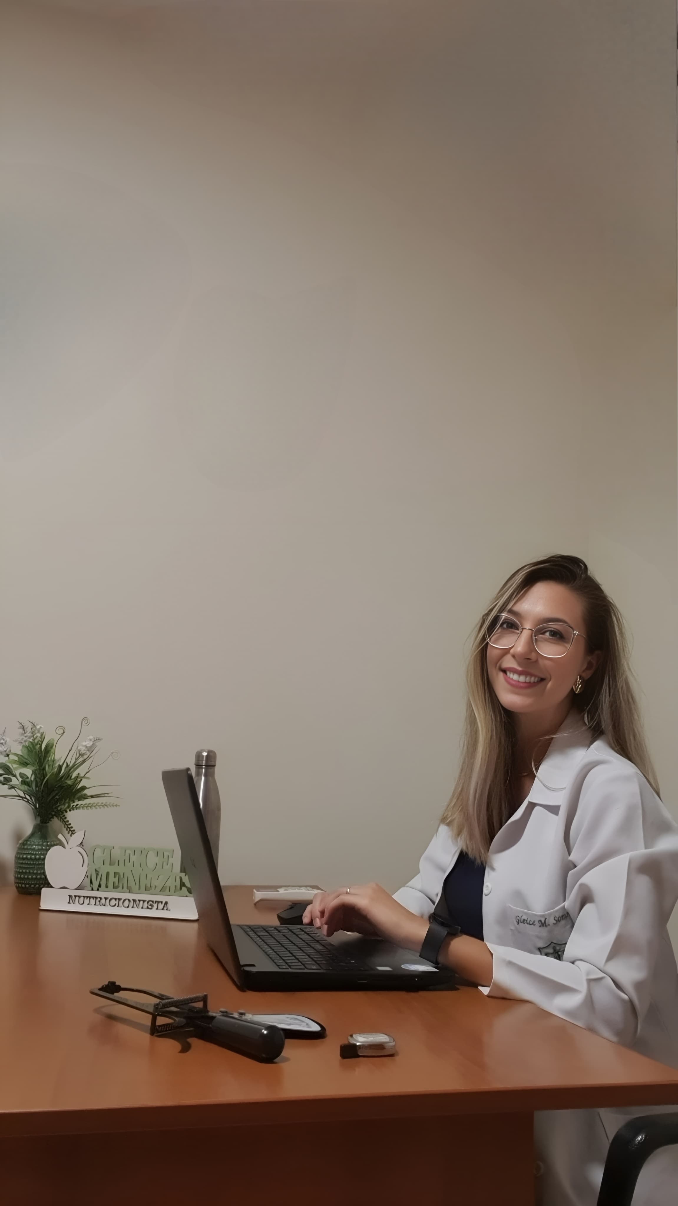 Dra. Gleice Menezes - Foto 1